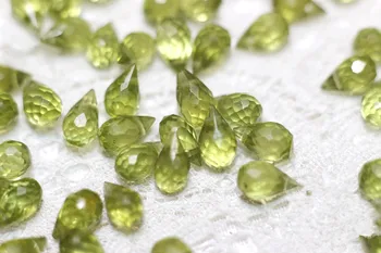 10vnt prarasti karoliukai žalia olivīns briaunotas lašas 4-6mm, 