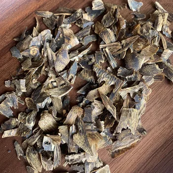 3,8 g autentiškas Kinų Žaliosios kyara oudh medienos skiltelės Auginami kinam smilkalų Turtingas aliejus, natūralūs aromatiniai kvepalai kinija