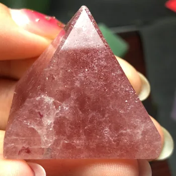 Aukštos kokybės grynos natūralios braškių crystal piramidės gali būti naudojamas kaip apsauga nuo blogio ir gerinti aplinką