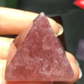 Aukštos kokybės grynos natūralios braškių crystal piramidės gali būti naudojamas kaip apsauga nuo blogio ir gerinti aplinką