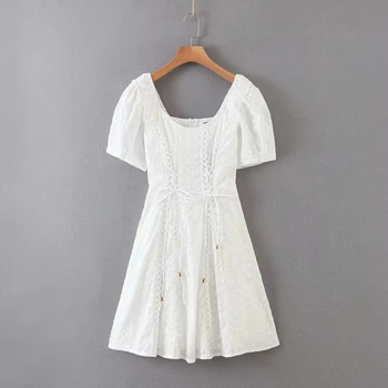 Baltos spalvos nėrinių embriodery vasaros paplūdimio suknelė moterims, elegantiškas tuščiaviduriai iš nėrinių trumpą suknelę off peties sluoksniuotos rankovėmis vien suknelė 2021