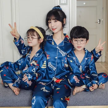 Mados Šeimos derinti Drabužius Tiktų Šeimai Atrodo Mamytė ir Man Pižama Nustatyti Atitikimo Šeimos Komplektus Dukra Šilko Satino Sleepwear