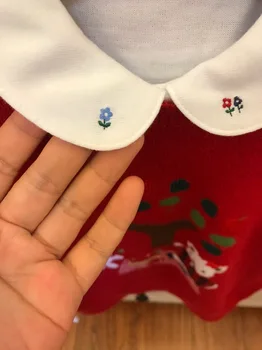 Vaikiški baltos spalvos marškinėliai medvilnės patogus lėlės apykaklės tris siuvinėjimo mažų gėlių ilgomis rankovėmis marškinėliai