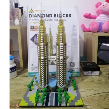 YZ 057 Pasaulyje Garsaus Architektūros Kuala Lampur Petronas Tower 3D Modelis 